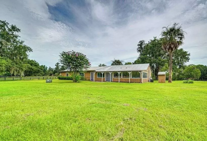 Spacious Micanopy Farmhouse W/ Luxurious Pool!