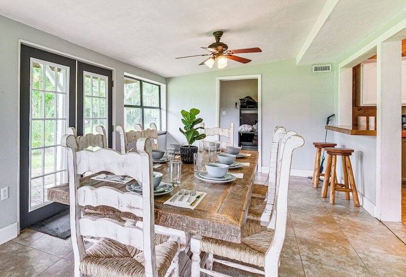 Spacious Micanopy Farmhouse W/ Luxurious Pool!