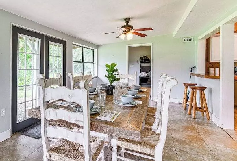 Spacious Micanopy Farmhouse W/ Luxurious Pool!