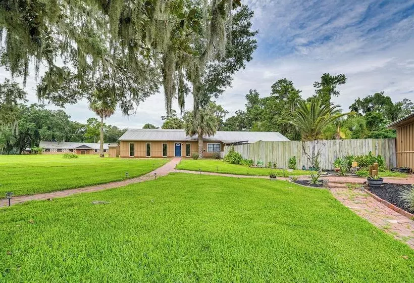 Spacious Micanopy Farmhouse W/ Luxurious Pool!