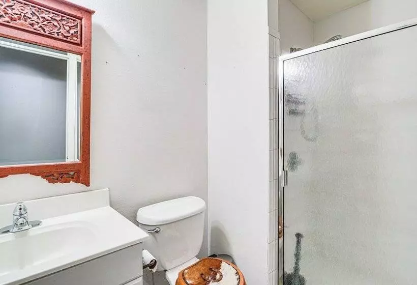 Spacious Micanopy Farmhouse W/ Luxurious Pool!