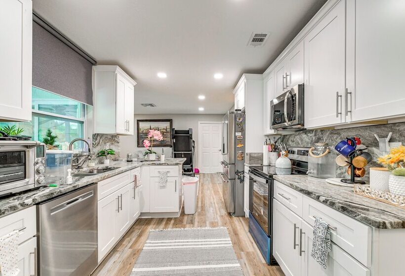 Weeki Lake Home: Heated Pool, By Disney & Kayaking