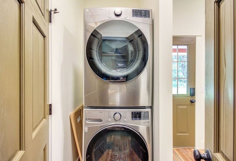 Tennessee Farmhouse Retreat W/ Wraparound Deck!