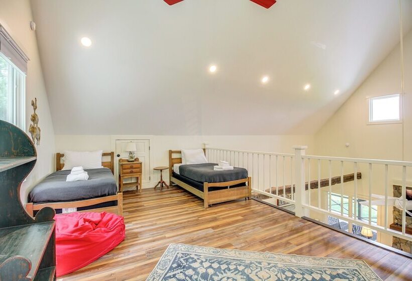 Tennessee Farmhouse Retreat W/ Wraparound Deck!