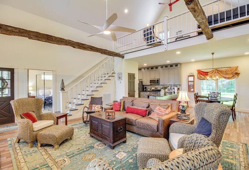 Tennessee Farmhouse Retreat W/ Wraparound Deck!