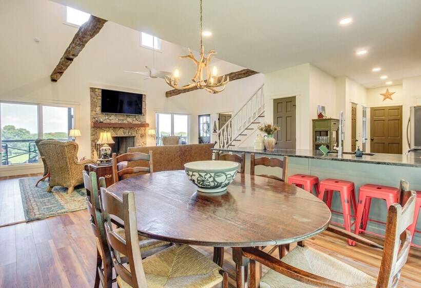 Tennessee Farmhouse Retreat W/ Wraparound Deck!