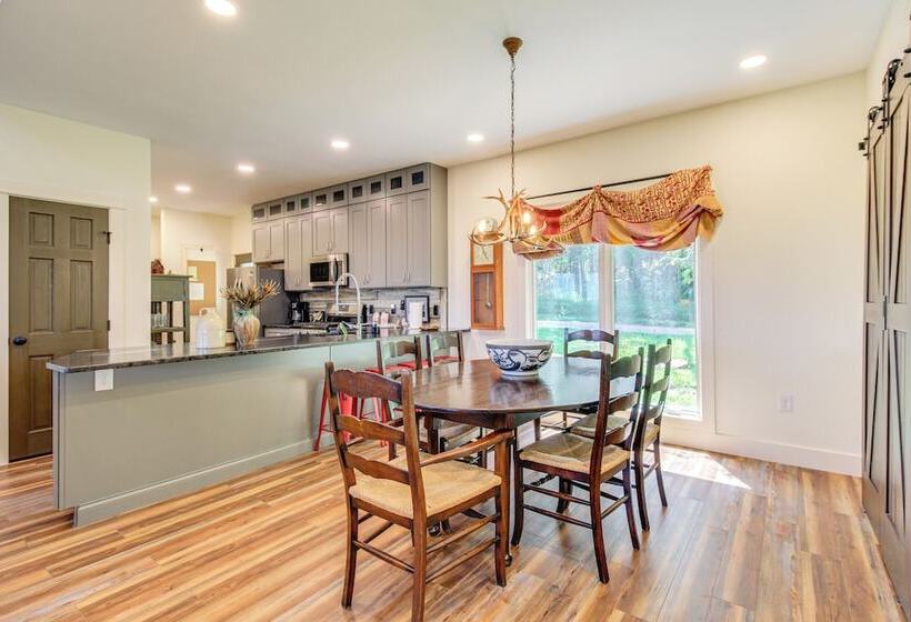 Tennessee Farmhouse Retreat W/ Wraparound Deck!