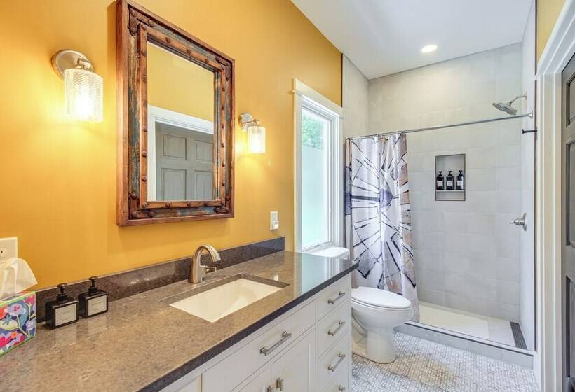 Tennessee Farmhouse Retreat W/ Wraparound Deck!