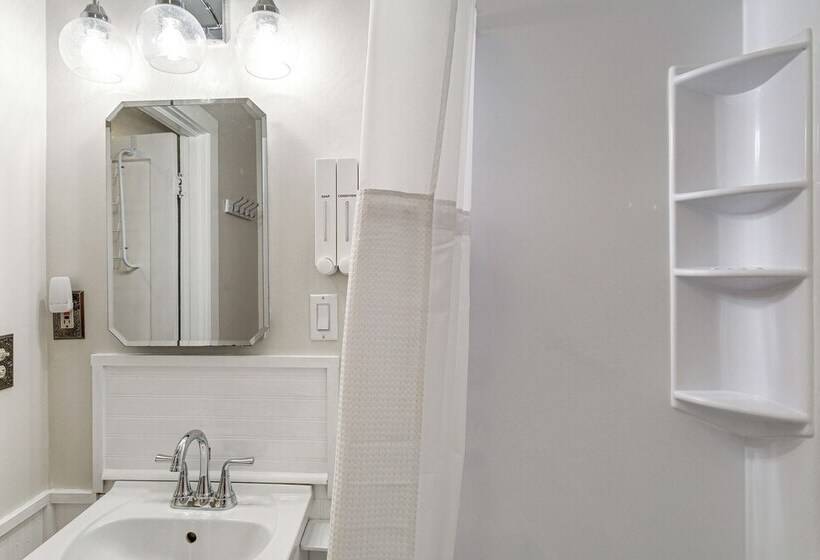 Updated Damascus Cottage On Appalachian Trail!