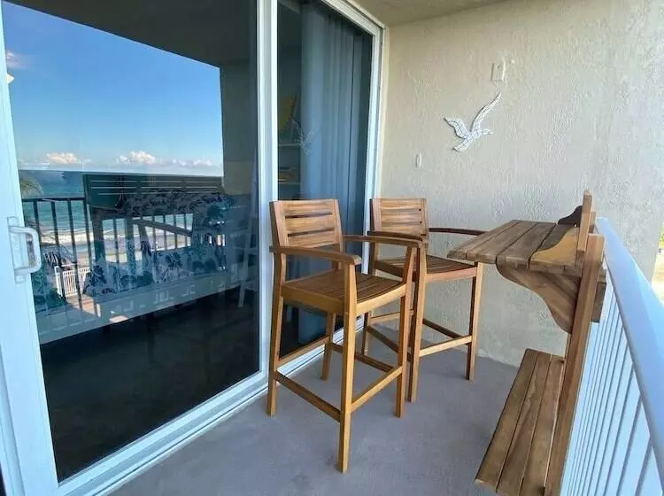 402 On Hutchinson Island