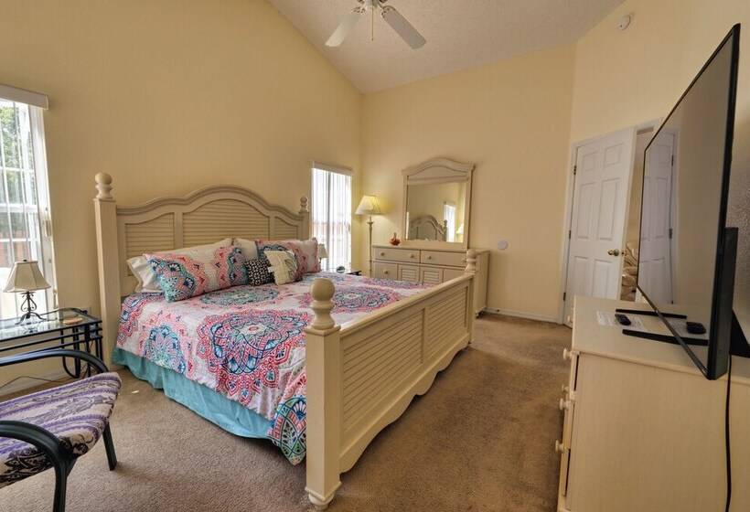 Arler House Amazing 4 Bed 3 Bath Private Pool