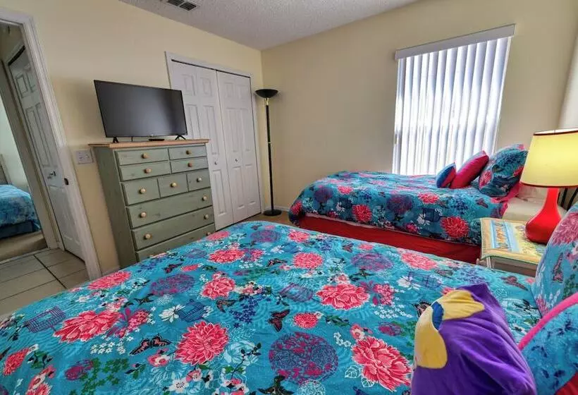 Arler House   Amazing 4 Bed 3 Bath   Private Pool