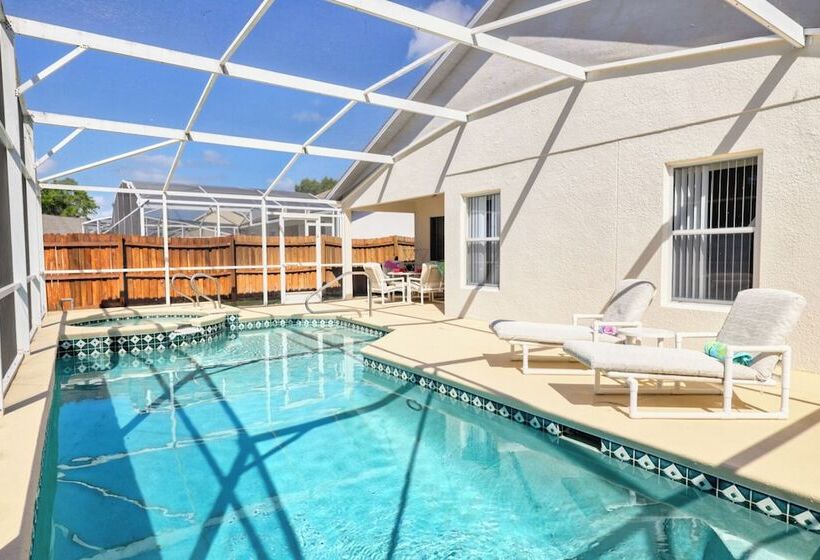 Arler House Amazing 4 Bed 3 Bath Private Pool