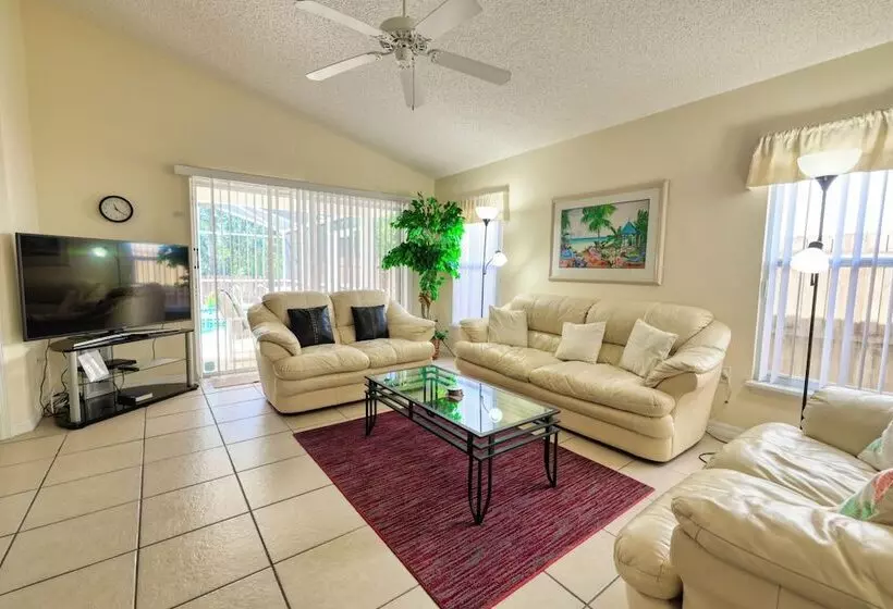 Arler House   Amazing 4 Bed 3 Bath   Private Pool