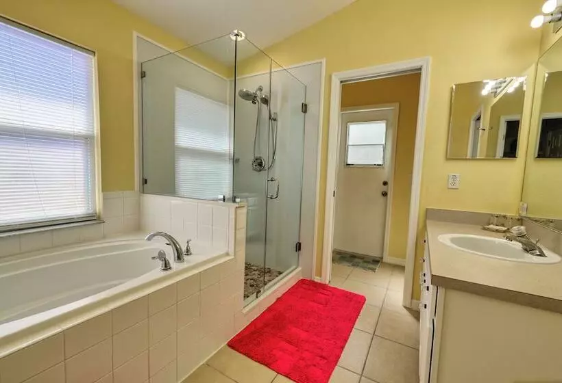 Arler House   Amazing 4 Bed 3 Bath   Private Pool