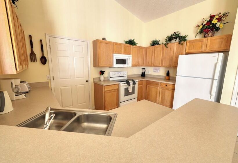 Arler House Amazing 4 Bed 3 Bath Private Pool