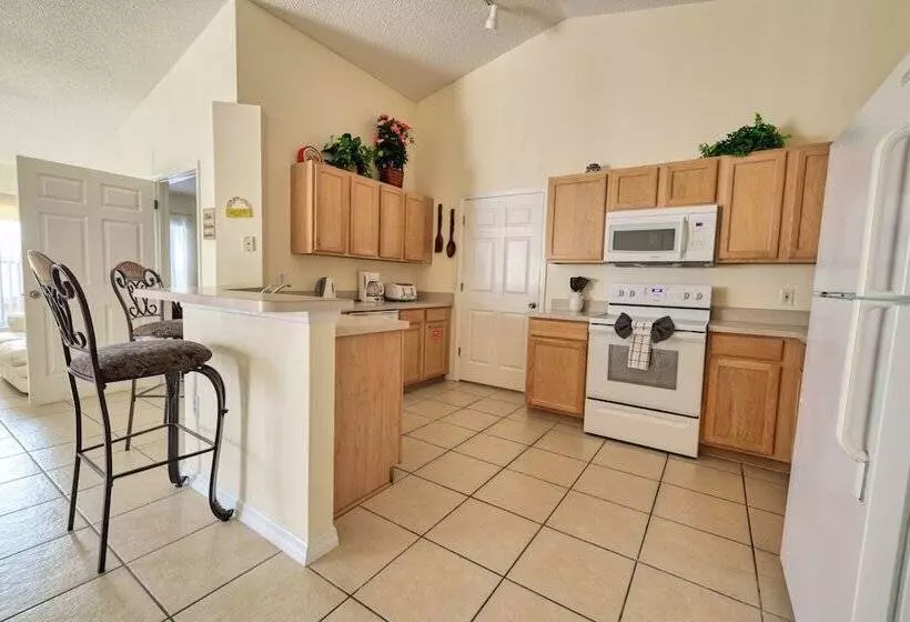 Arler House   Amazing 4 Bed 3 Bath   Private Pool