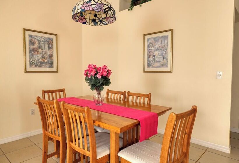 Arler House Amazing 4 Bed 3 Bath Private Pool