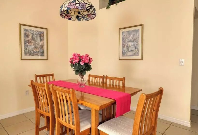 Arler House   Amazing 4 Bed 3 Bath   Private Pool