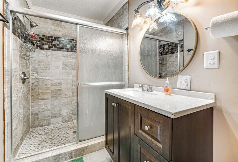 Charming Wilmington Home W/ Large Yard & Grill!