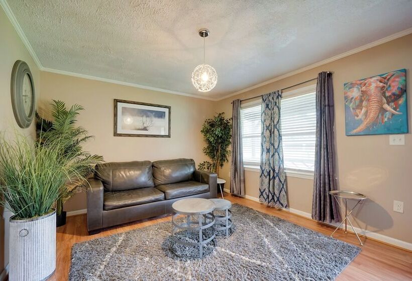 Charming Wilmington Home W/ Large Yard & Grill!