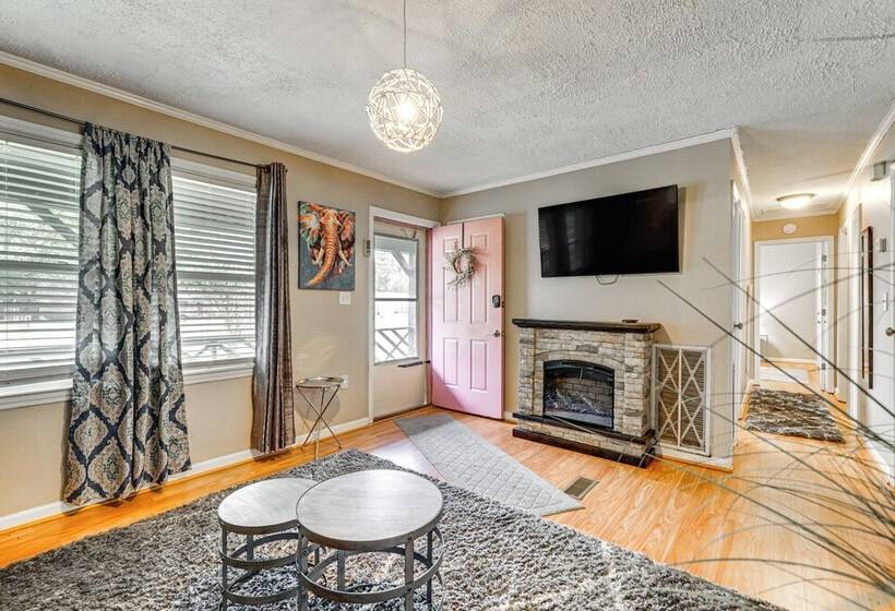 Charming Wilmington Home W/ Large Yard & Grill!