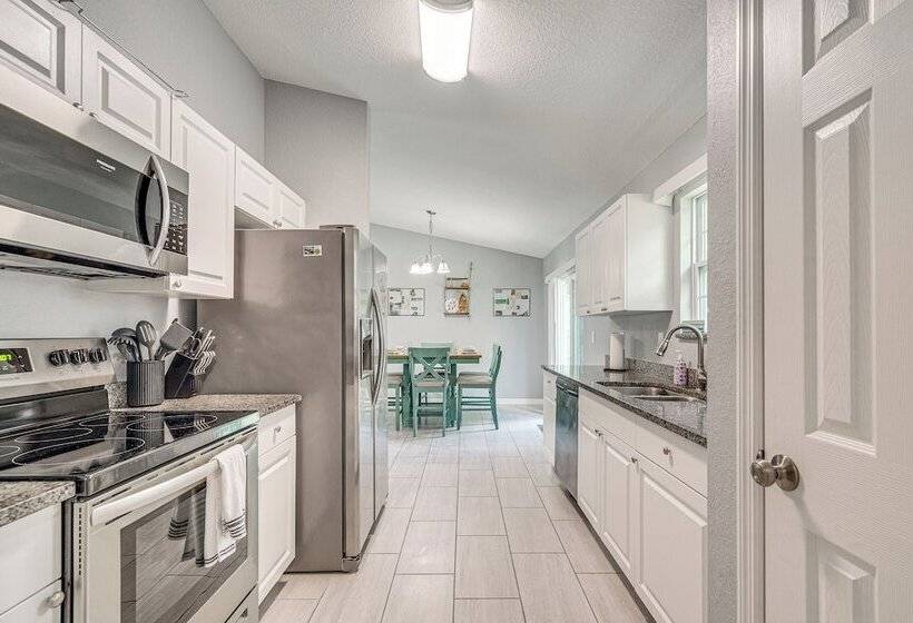 Walk To Rainbow River: Dunnellon Retreat