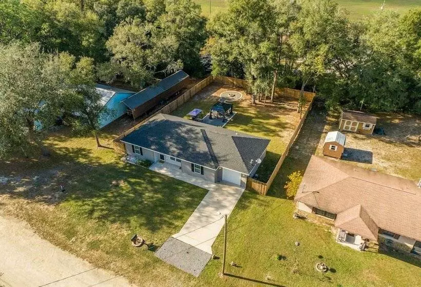 Walk To Rainbow River: Dunnellon Retreat