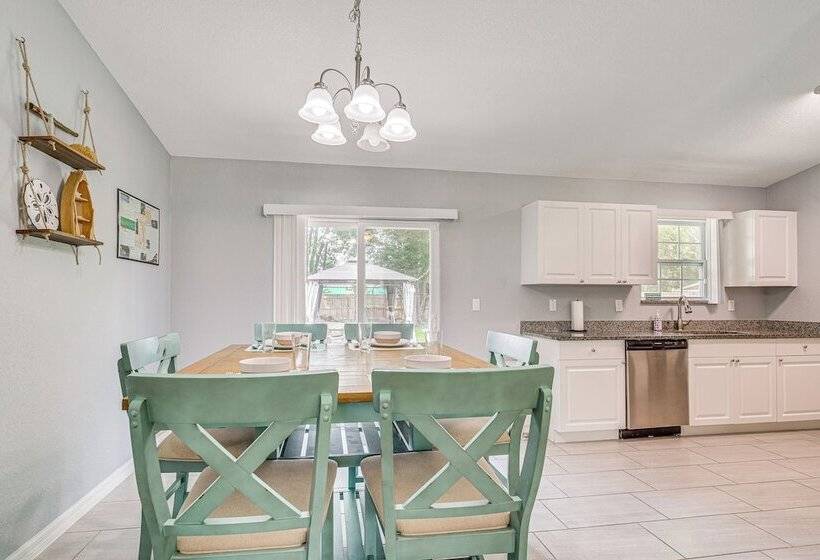 Walk To Rainbow River: Dunnellon Retreat