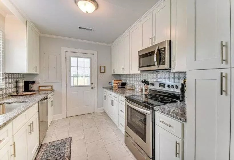 Elizabeth City Abode W/ Fenced Yard, Near Downtown