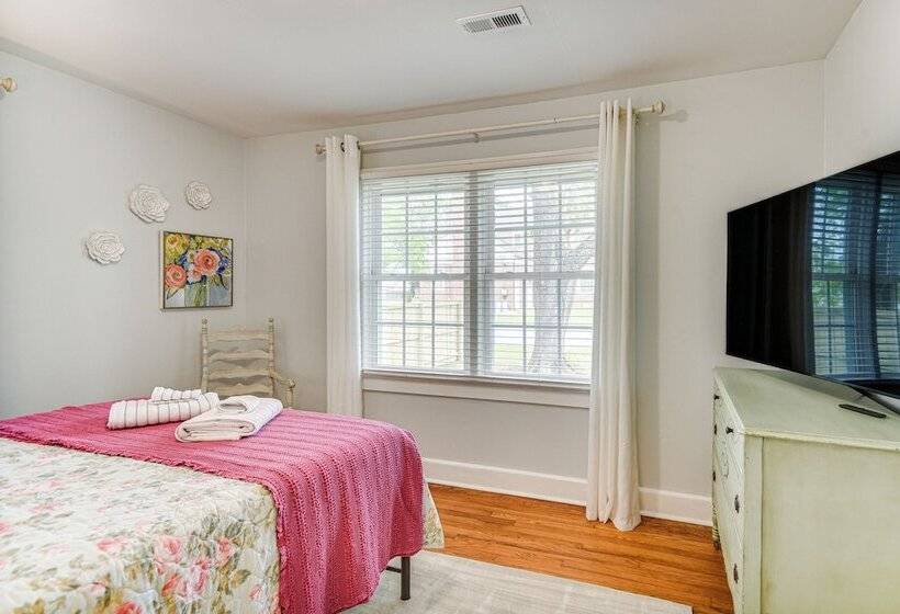 Elizabeth City Abode W/ Fenced Yard, Near Downtown