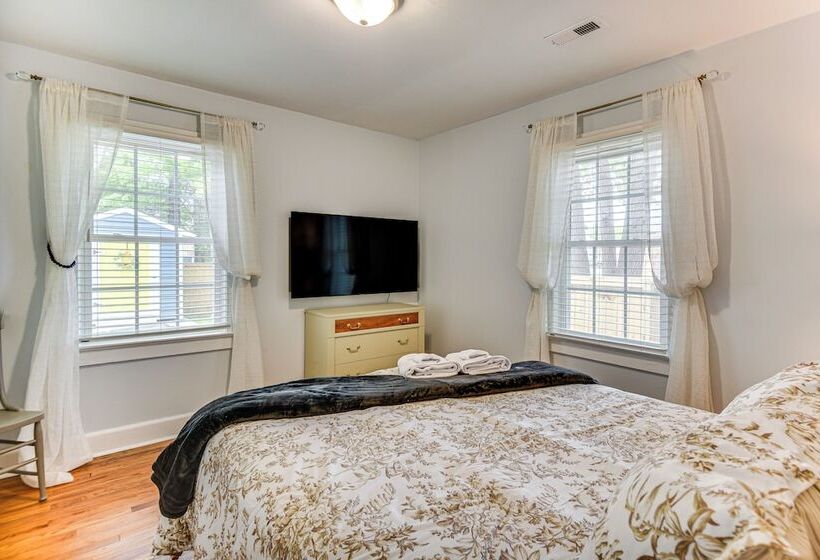 Elizabeth City Abode W/ Fenced Yard, Near Downtown