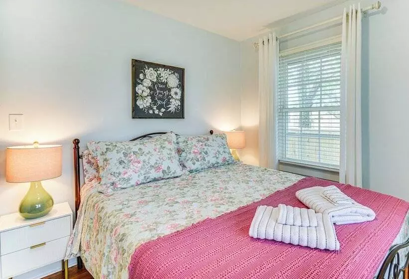 Elizabeth City Abode W/ Fenced Yard, Near Downtown