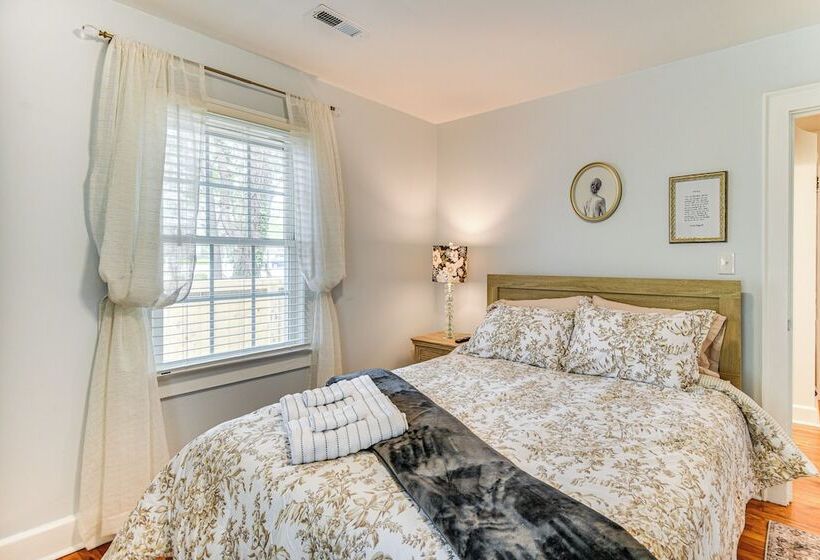 Elizabeth City Abode W/ Fenced Yard, Near Downtown