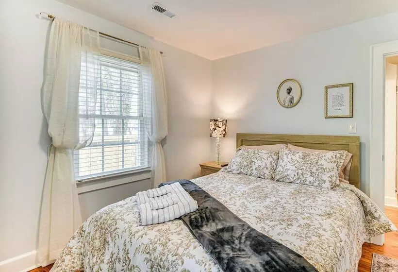 Elizabeth City Abode W/ Fenced Yard, Near Downtown