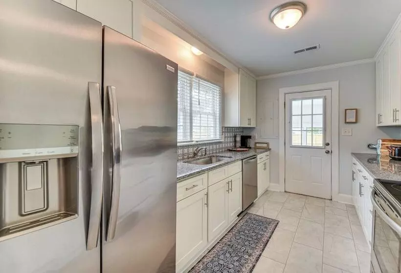 Elizabeth City Abode W/ Fenced Yard, Near Downtown