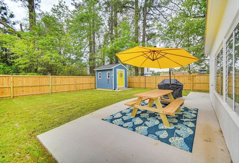 Elizabeth City Abode W/ Fenced Yard, Near Downtown