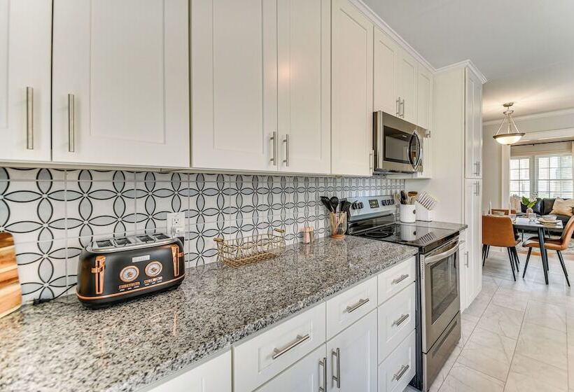 Elizabeth City Abode W/ Fenced Yard, Near Downtown