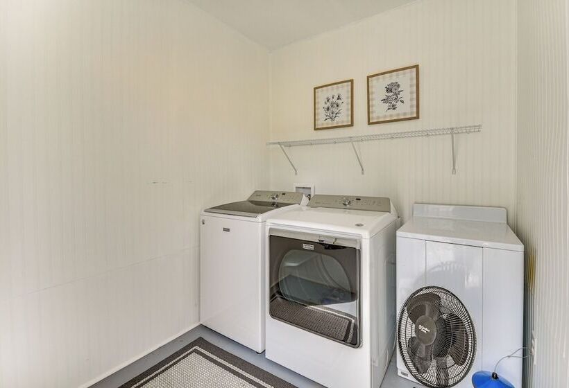 Elizabeth City Abode W/ Fenced Yard, Near Downtown