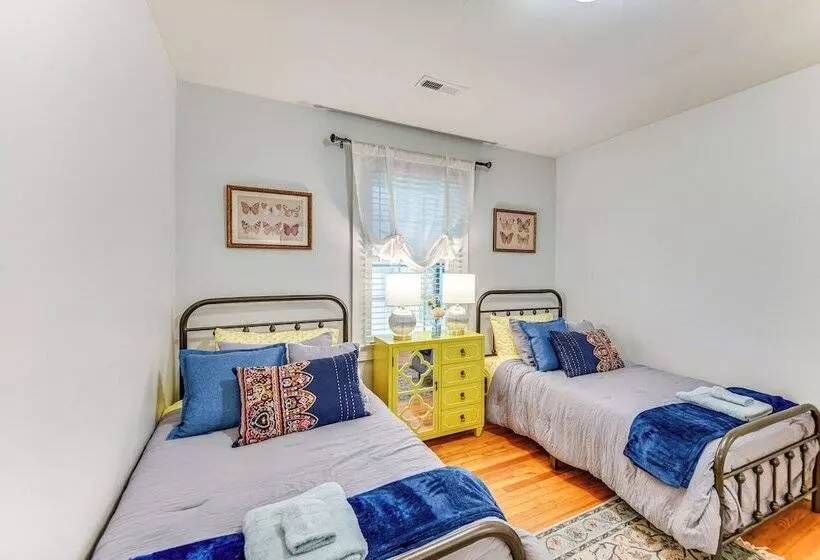 Elizabeth City Abode W/ Fenced Yard, Near Downtown