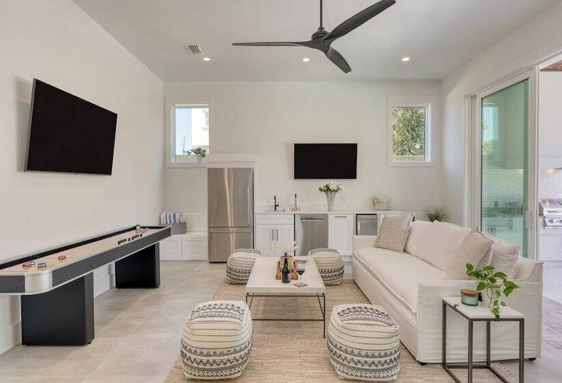 Emerald Evening By Avantstay 9bdr, Walk To Beach