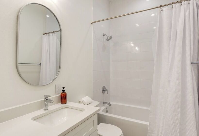 Emerald Evening By Avantstay 9bdr, Walk To Beach