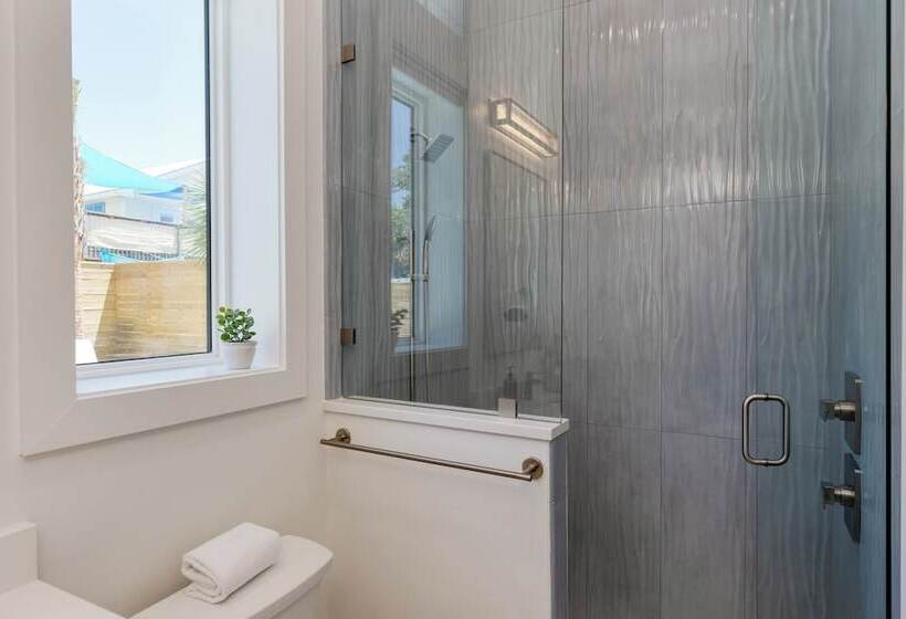 Emerald Evening By Avantstay 9bdr, Walk To Beach