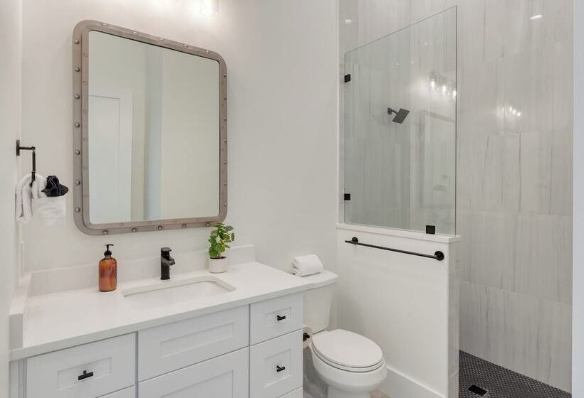 Emerald Evening By Avantstay 9bdr, Walk To Beach