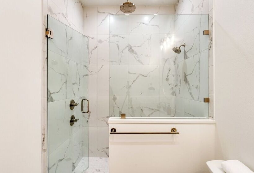 Emerald Evening By Avantstay 9bdr, Walk To Beach