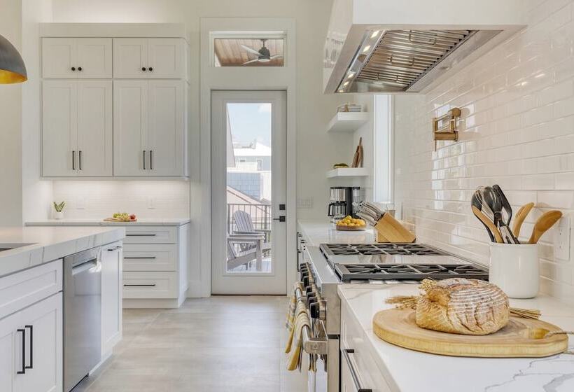 Emerald Evening By Avantstay 9bdr, Walk To Beach