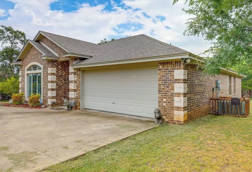 1 Mi To Stillhouse Hollow Lake: Texas Family Home