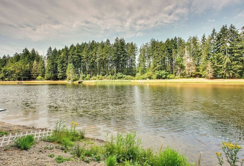 Lakefront Gig Harbor Home W/ Deck & Views