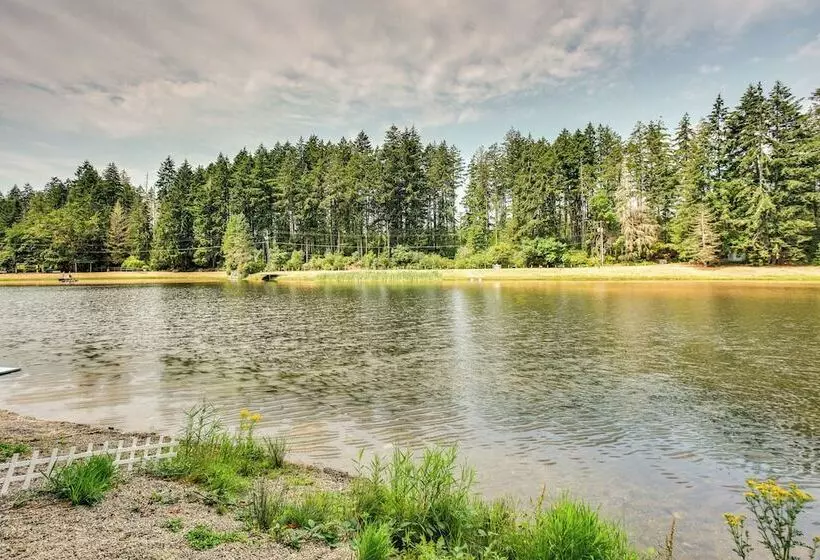 Lakefront Gig Harbor Home W/ Deck & Views