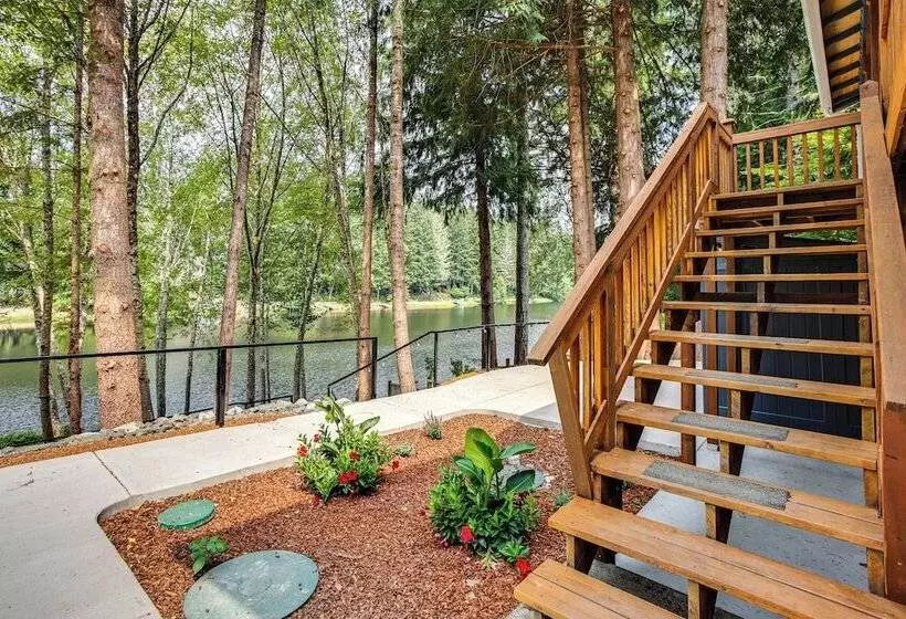 Lakefront Gig Harbor Home W/ Deck & Views